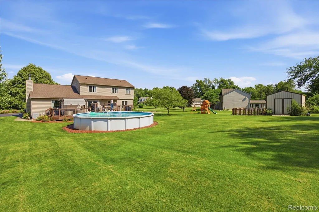 1817 Deer View Court Hartland Township MI 48843