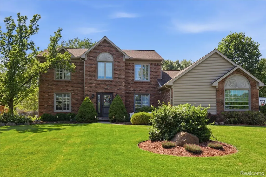 1817 Deer View Court Hartland Township MI 48843