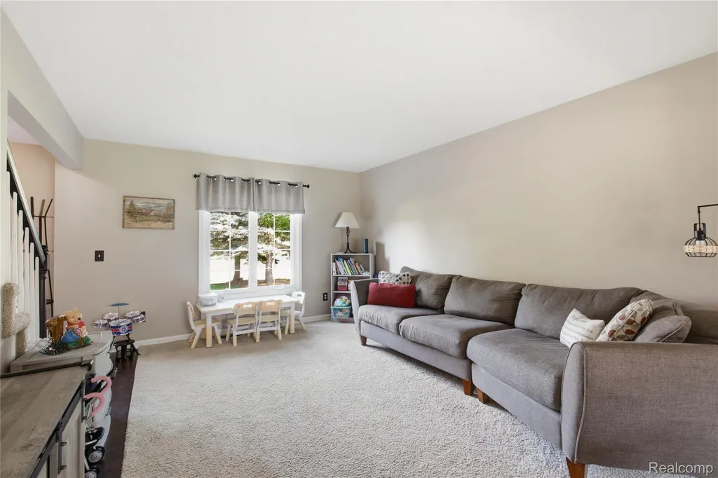 1817 Deer View Court Hartland Township MI 48843