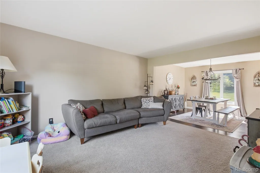 1817 Deer View Court Hartland Township MI 48843
