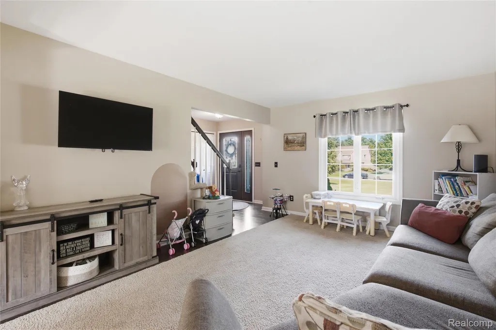 1817 Deer View Court Hartland Township MI 48843