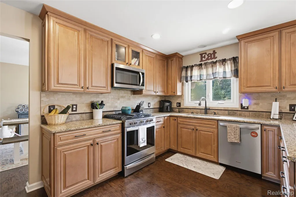 1817 Deer View Court Hartland Township MI 48843