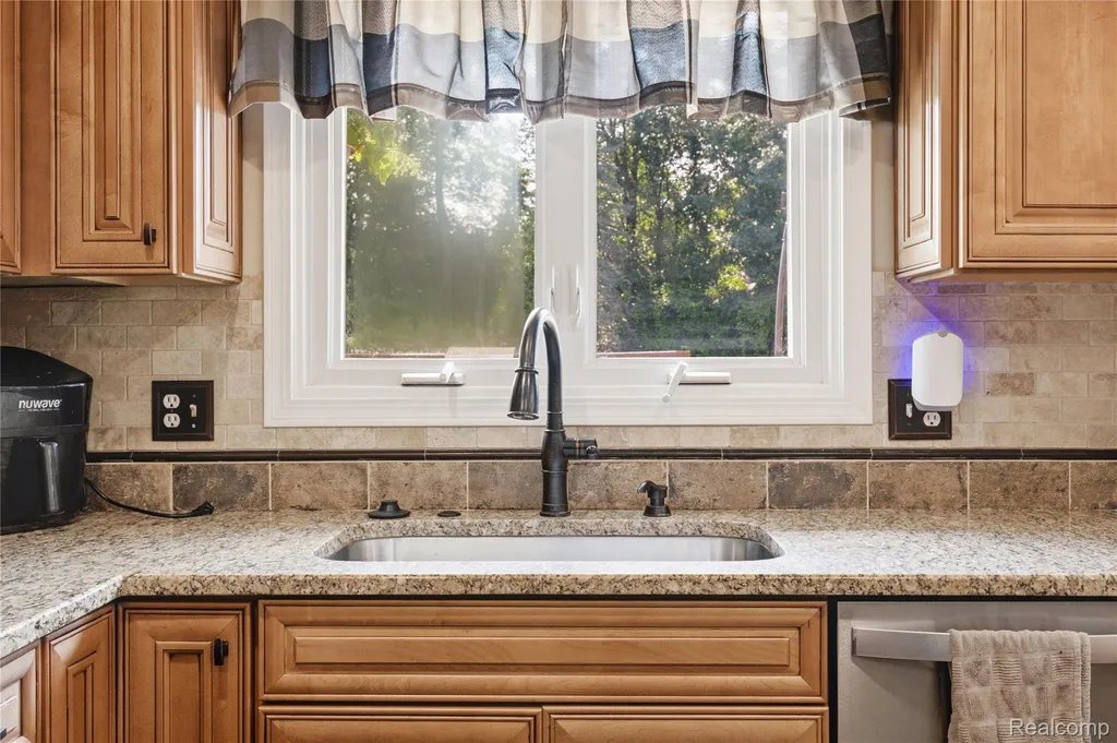 1817 Deer View Court Hartland Township MI 48843