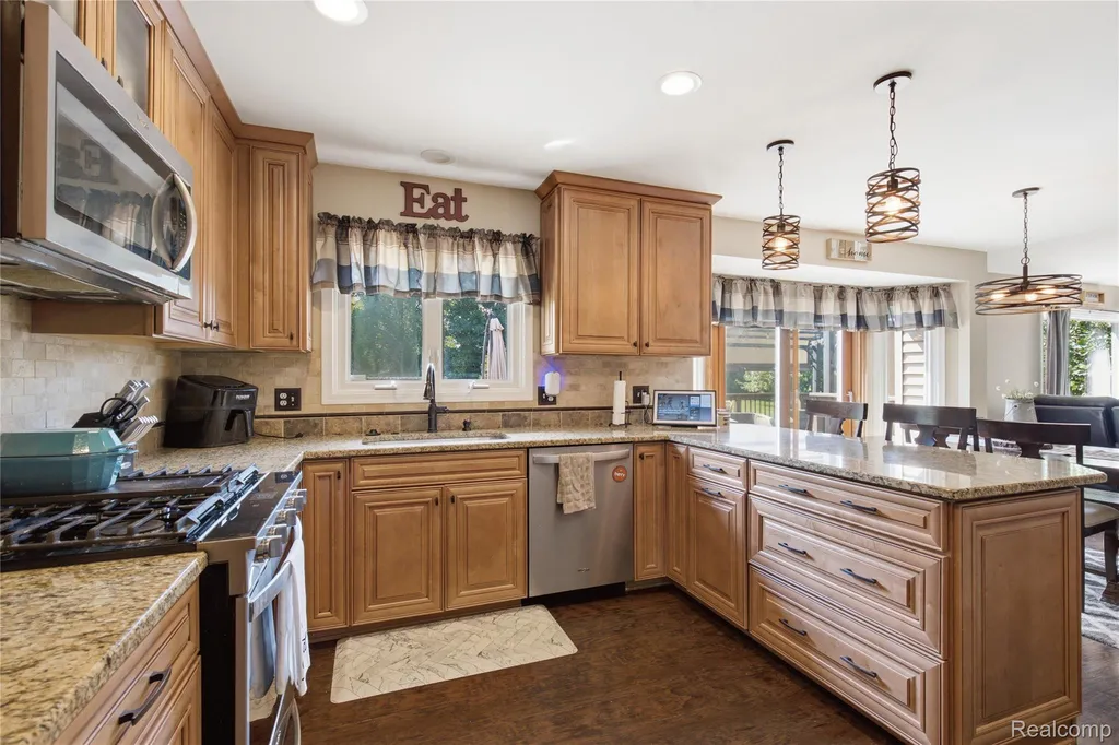 1817 Deer View Court Hartland Township MI 48843