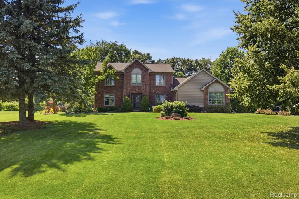1817 Deer View Court Hartland Township MI 48843