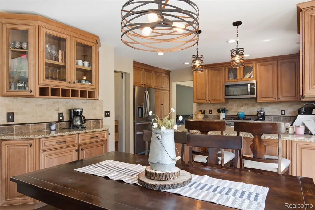1817 Deer View Court Hartland Township MI 48843