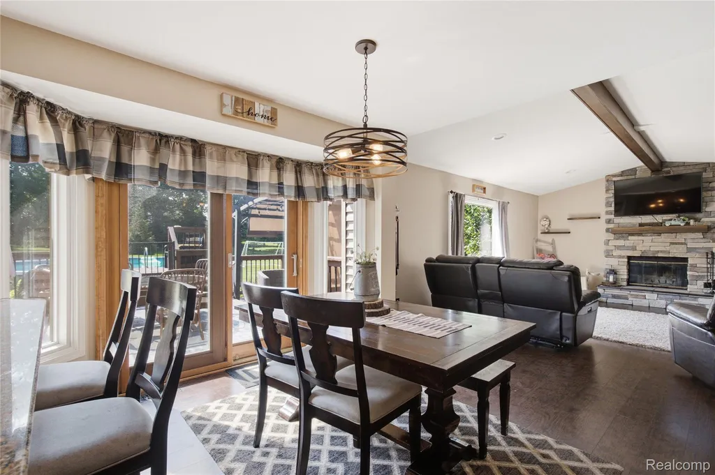 1817 Deer View Court Hartland Township MI 48843