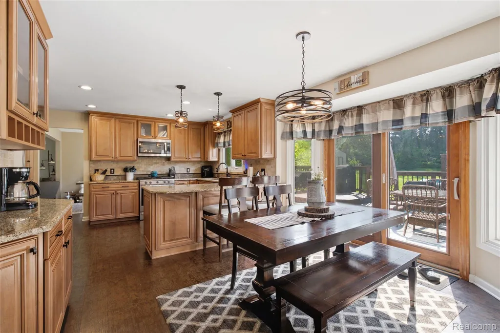 1817 Deer View Court Hartland Township MI 48843