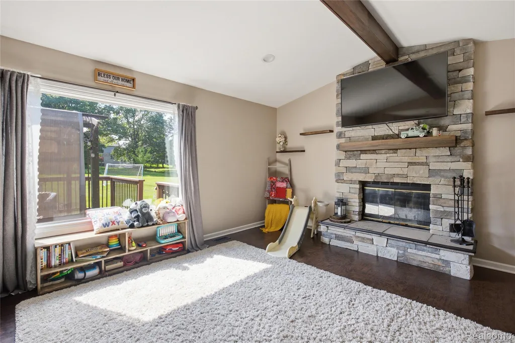 1817 Deer View Court Hartland Township MI 48843
