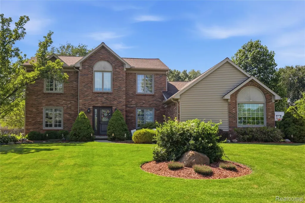 1817 Deer View Court Hartland Township MI 48843