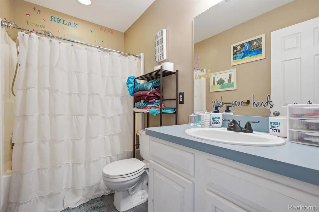 1817 Deer View Court Hartland Township MI 48843