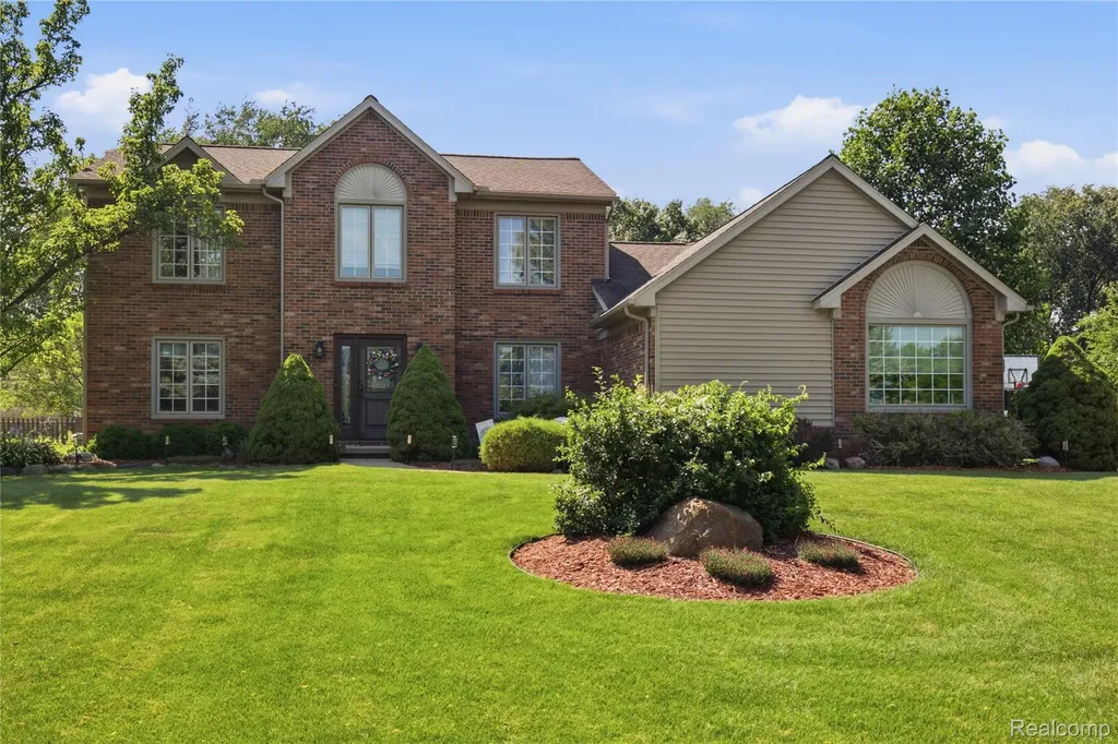 1817 Deer View Court Hartland Township MI 48843
