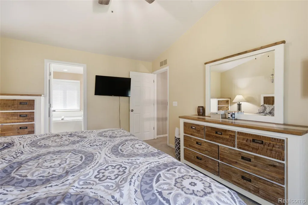 1817 Deer View Court Hartland Township MI 48843