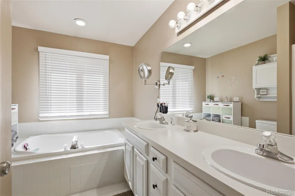 1817 Deer View Court Hartland Township MI 48843
