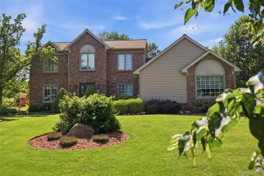 1817 Deer View Court Hartland Township MI 48843
