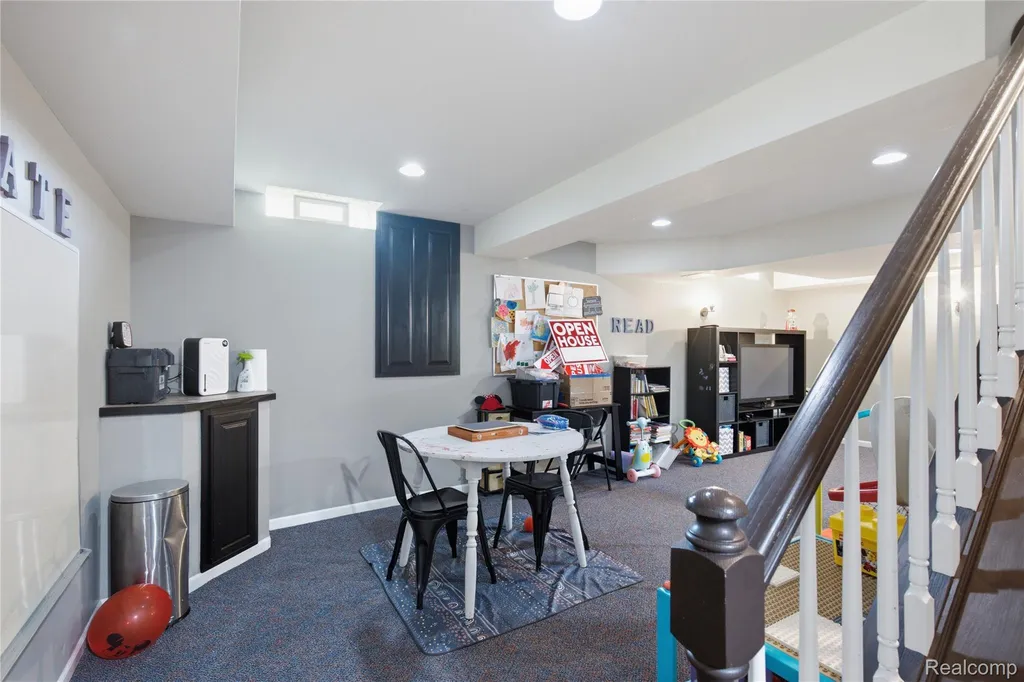 1817 Deer View Court Hartland Township MI 48843