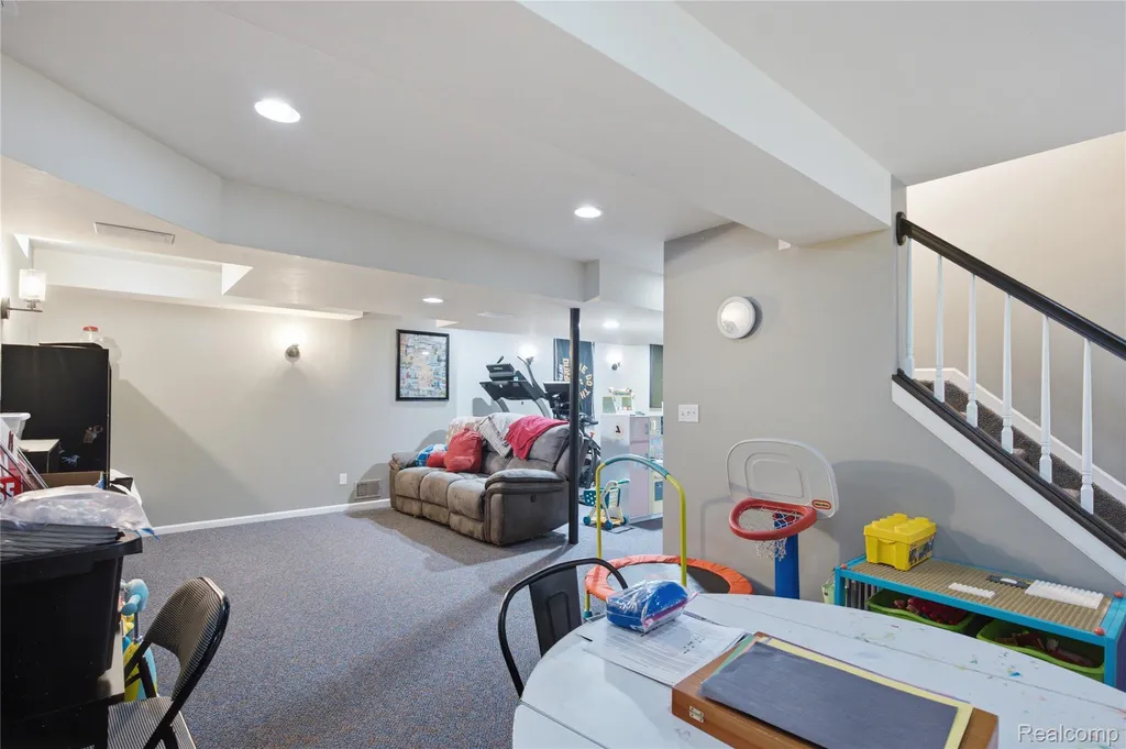 1817 Deer View Court Hartland Township MI 48843