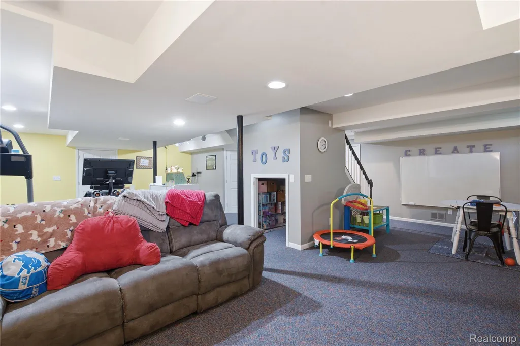 1817 Deer View Court Hartland Township MI 48843