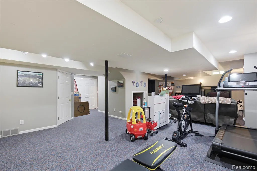 1817 Deer View Court Hartland Township MI 48843