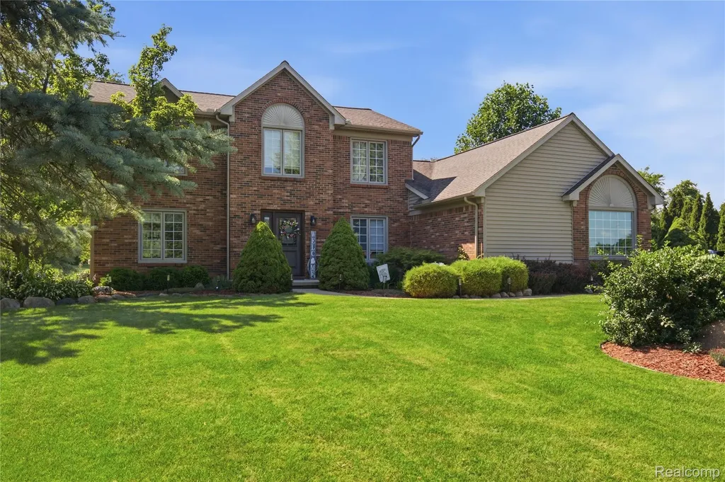 1817 Deer View Court Hartland Township MI 48843