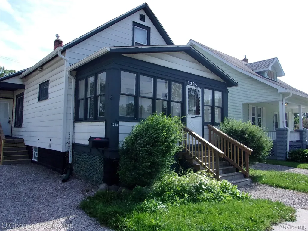 1324 Wells Street Port Huron City MI 48060