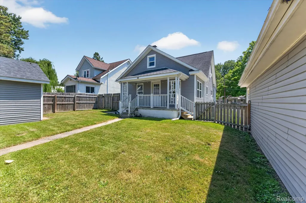1393 Friel Street Burton City MI 48529