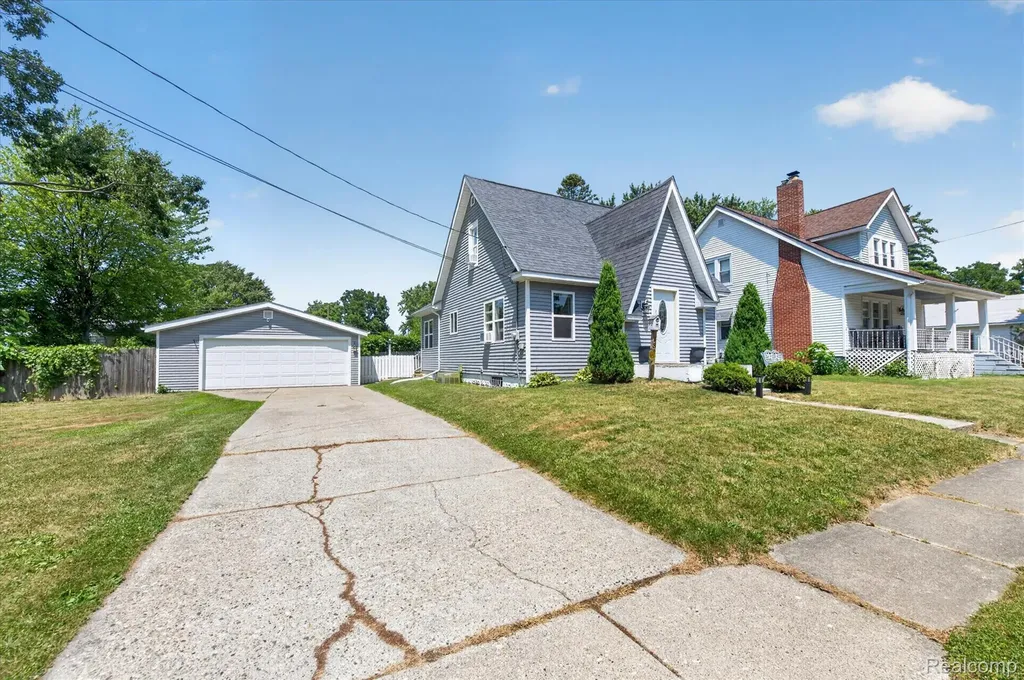 1393 Friel Street Burton City MI 48529