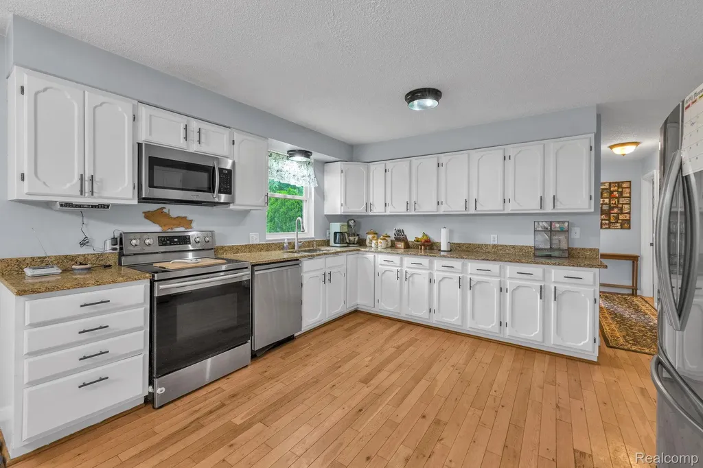 4100 Highland Court West Bloomfield Charter Township MI 48323