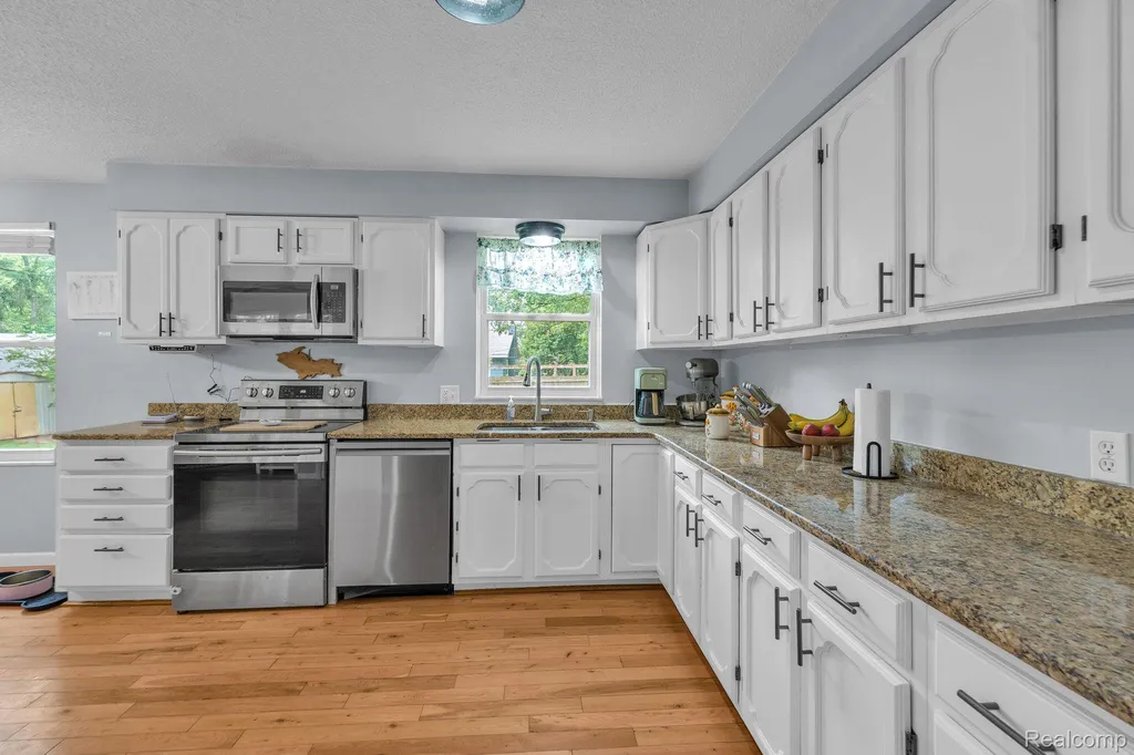 4100 Highland Court West Bloomfield Charter Township MI 48323