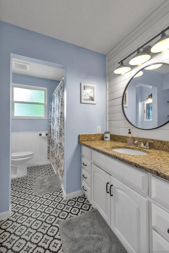4100 Highland Court West Bloomfield Charter Township MI 48323