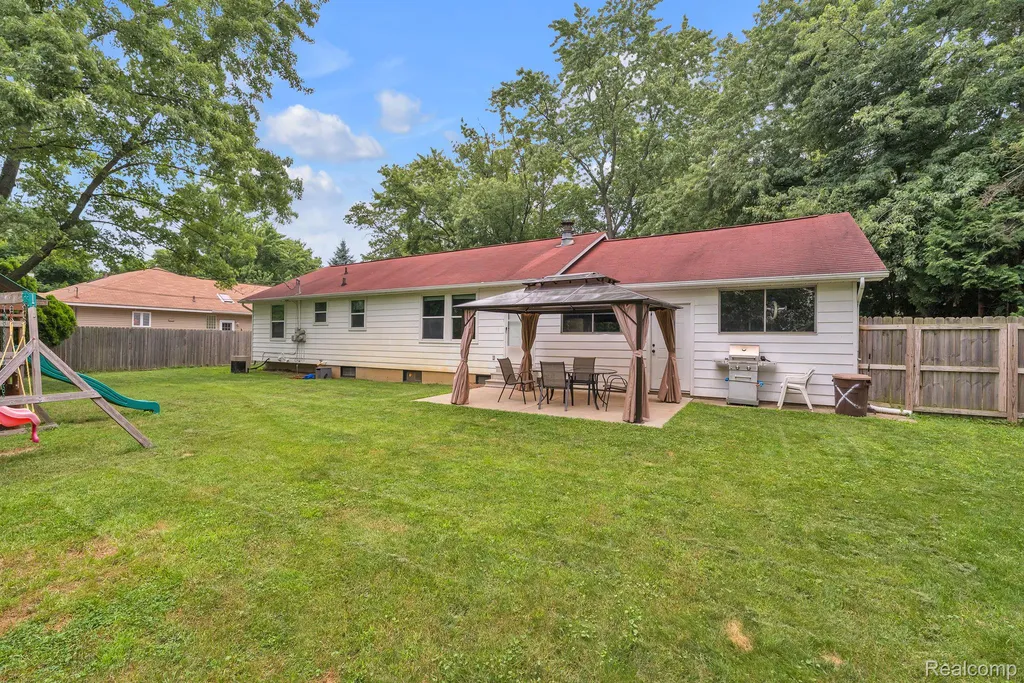 4100 Highland Court West Bloomfield Charter Township MI 48323