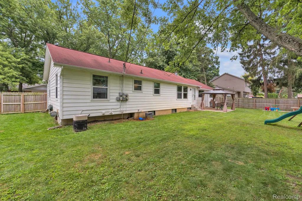 4100 Highland Court West Bloomfield Charter Township MI 48323
