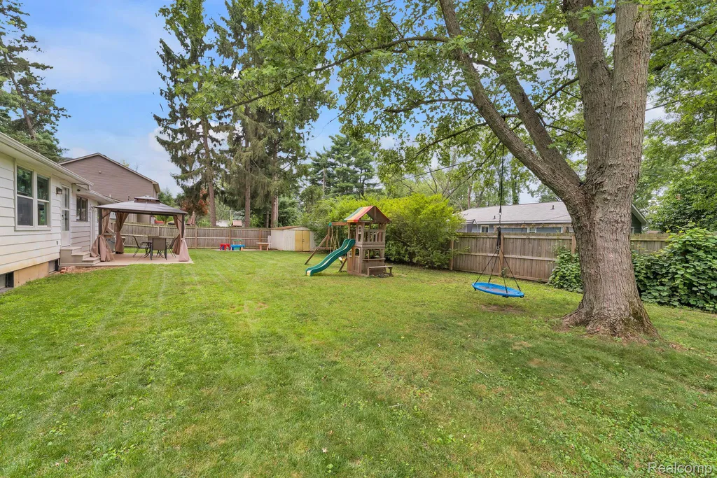 4100 Highland Court West Bloomfield Charter Township MI 48323