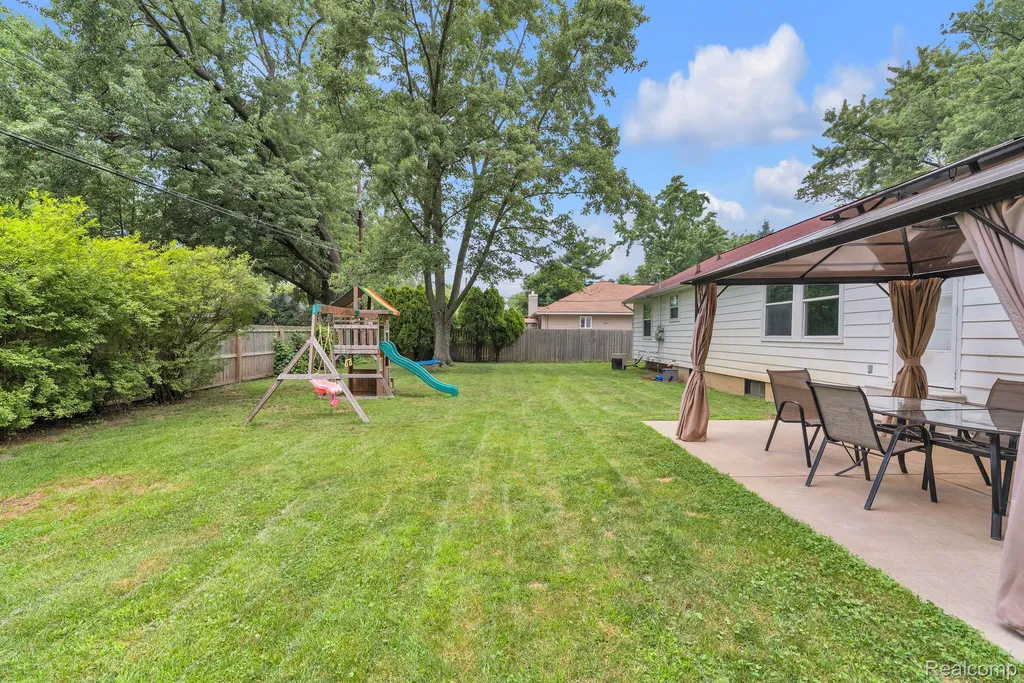 4100 Highland Court West Bloomfield Charter Township MI 48323