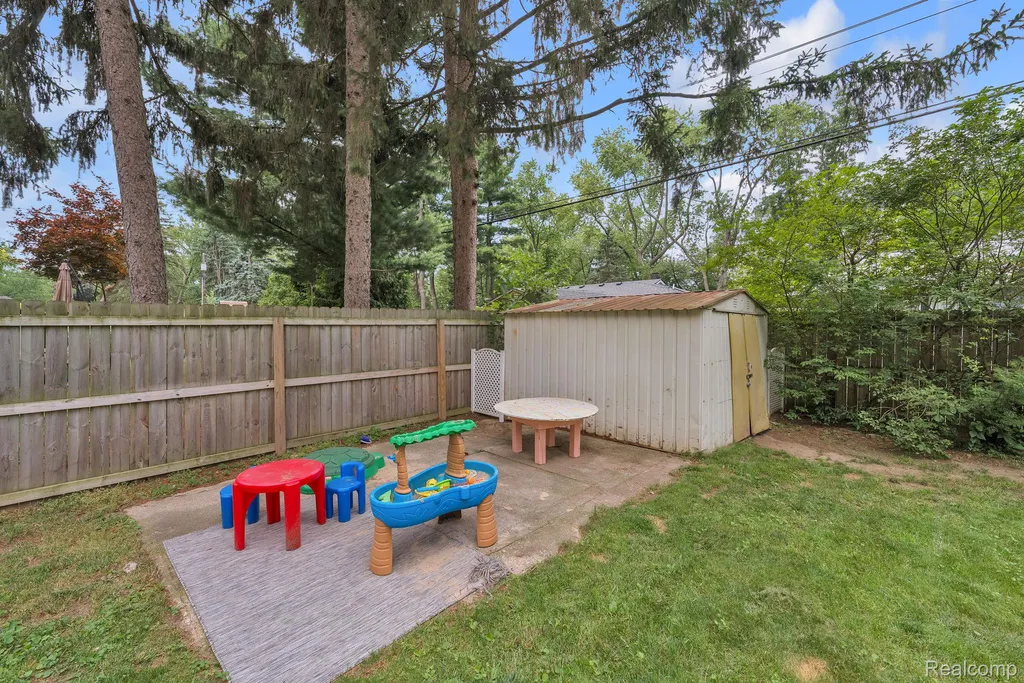 4100 Highland Court West Bloomfield Charter Township MI 48323