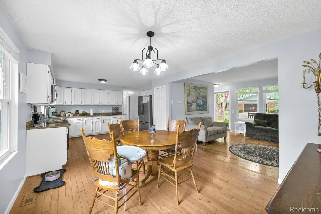4100 Highland Court West Bloomfield Charter Township MI 48323