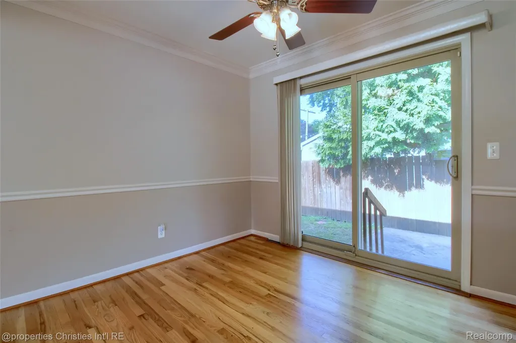 565 Center Ridge South Lyon City MI 48178