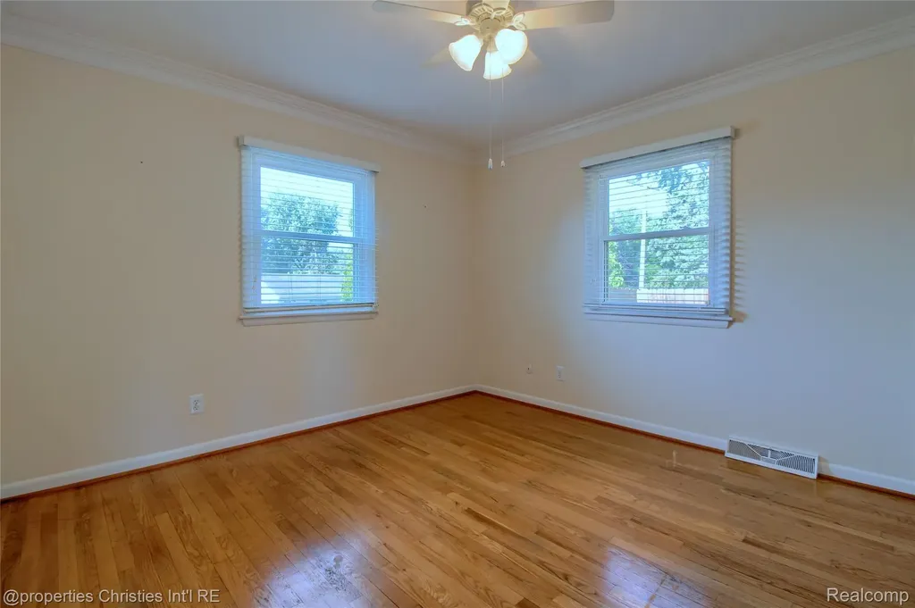 565 Center Ridge South Lyon City MI 48178