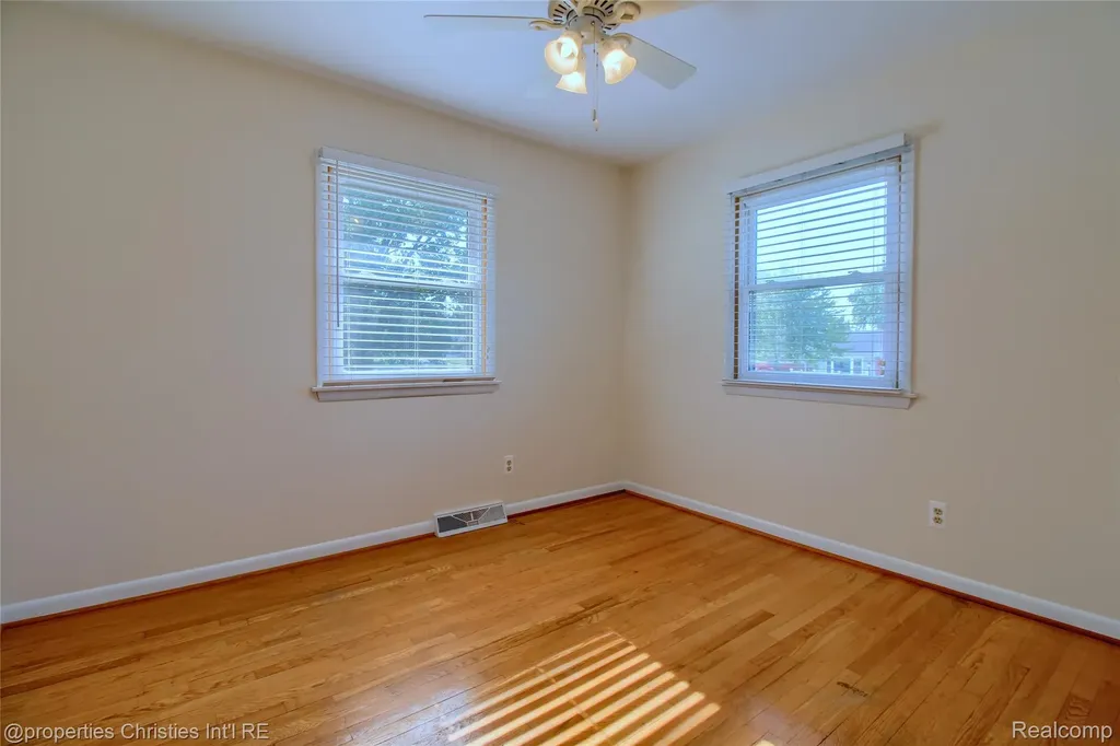 565 Center Ridge South Lyon City MI 48178