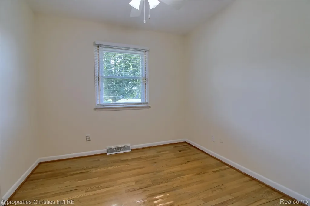565 Center Ridge South Lyon City MI 48178