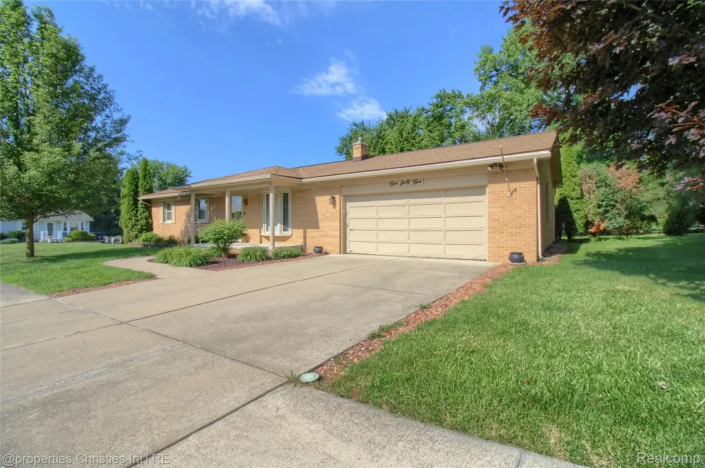 565 Center Ridge South Lyon City MI 48178