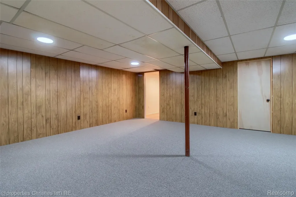 565 Center Ridge South Lyon City MI 48178