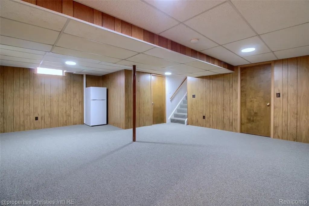565 Center Ridge South Lyon City MI 48178