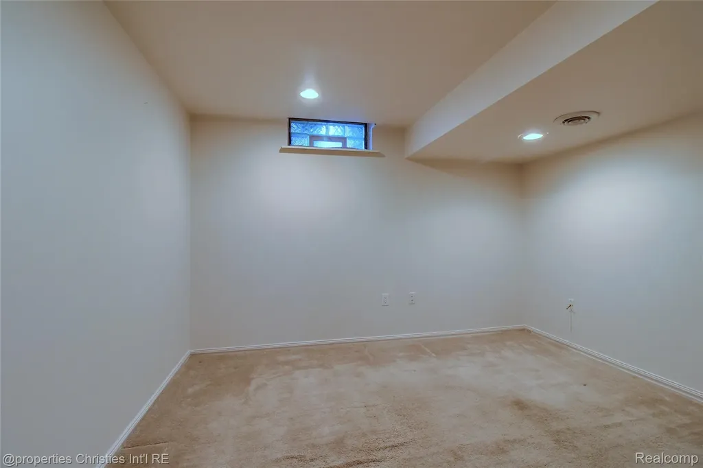 565 Center Ridge South Lyon City MI 48178