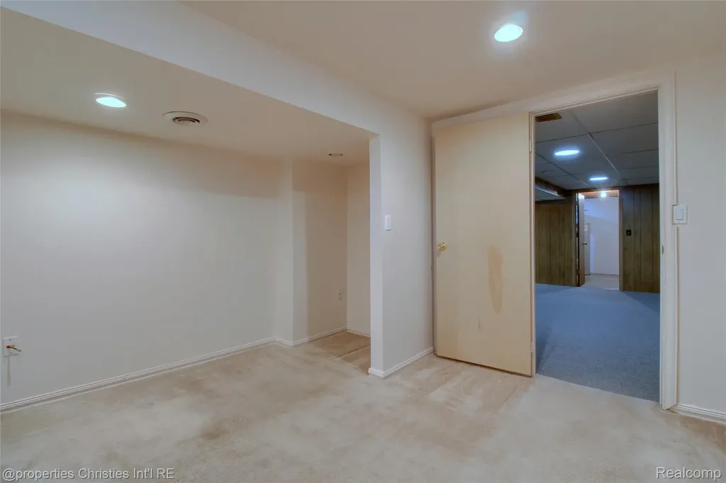 565 Center Ridge South Lyon City MI 48178