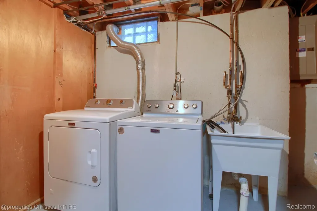 565 Center Ridge South Lyon City MI 48178