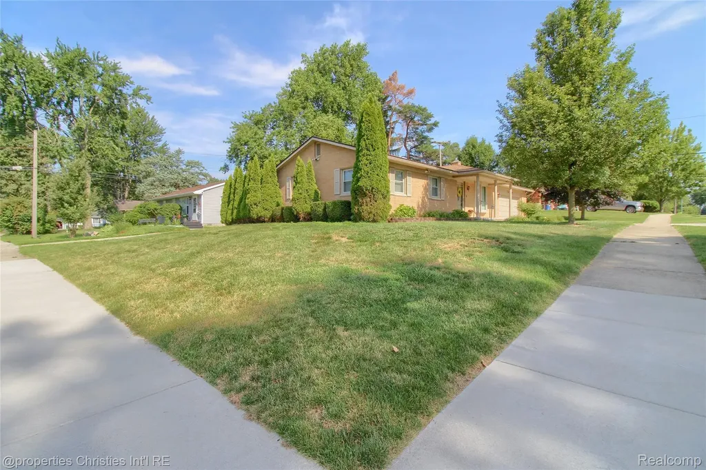 565 Center Ridge South Lyon City MI 48178