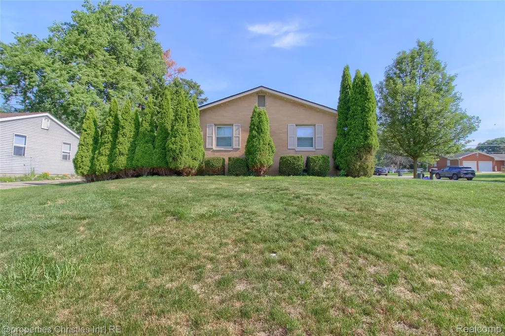 565 Center Ridge South Lyon City MI 48178