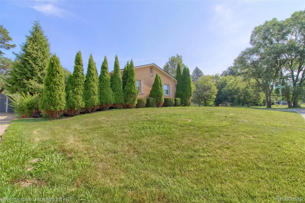 565 Center Ridge South Lyon City MI 48178
