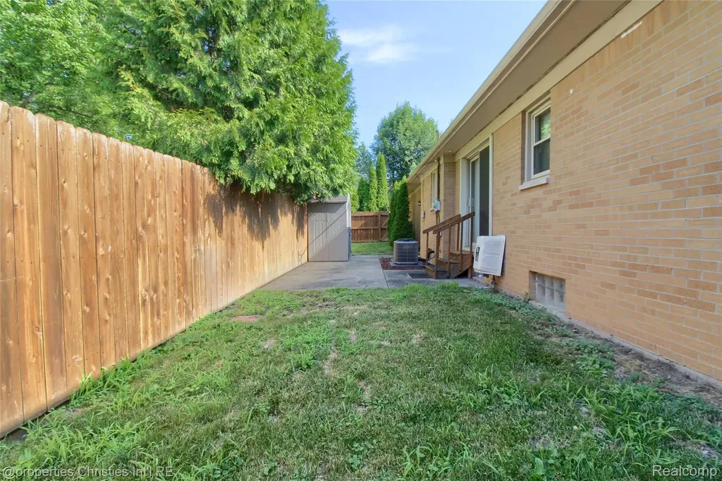 565 Center Ridge South Lyon City MI 48178